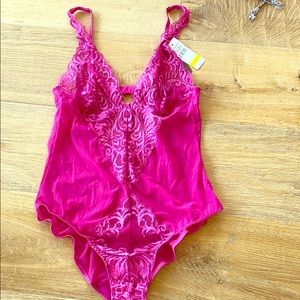 NATORI NEW WITH TAGS